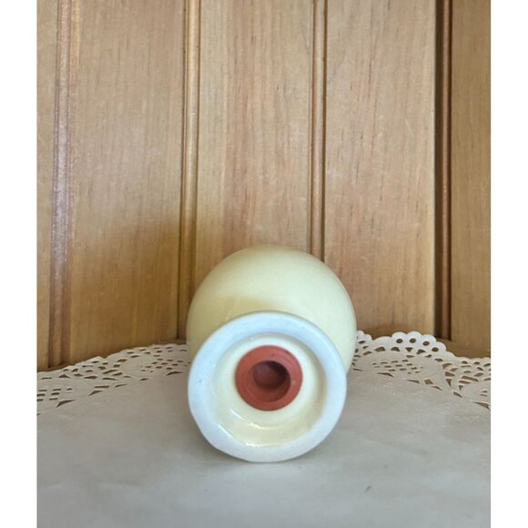 Vintage Fiestaware Pale Yellow Ceramic Vintage Salt Pepper Shaker Rubber Stopper - Picture 4 of 4